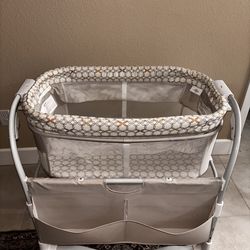 Baby Bassinet Bedside Sleeper – Adjustable Height – Clean