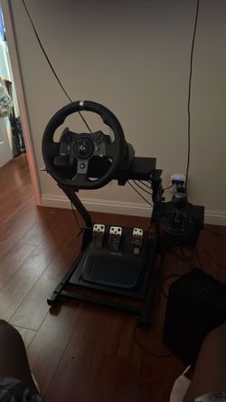 Logitech G920 Steering Wheel,great for forza carx and others shifter is cooked(missing leather)but everything else is in great condition