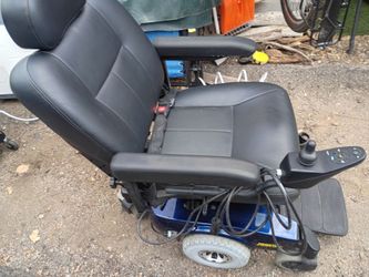 Electric wheelchair