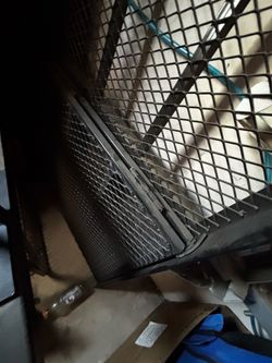 Tow hitch ramped carrier