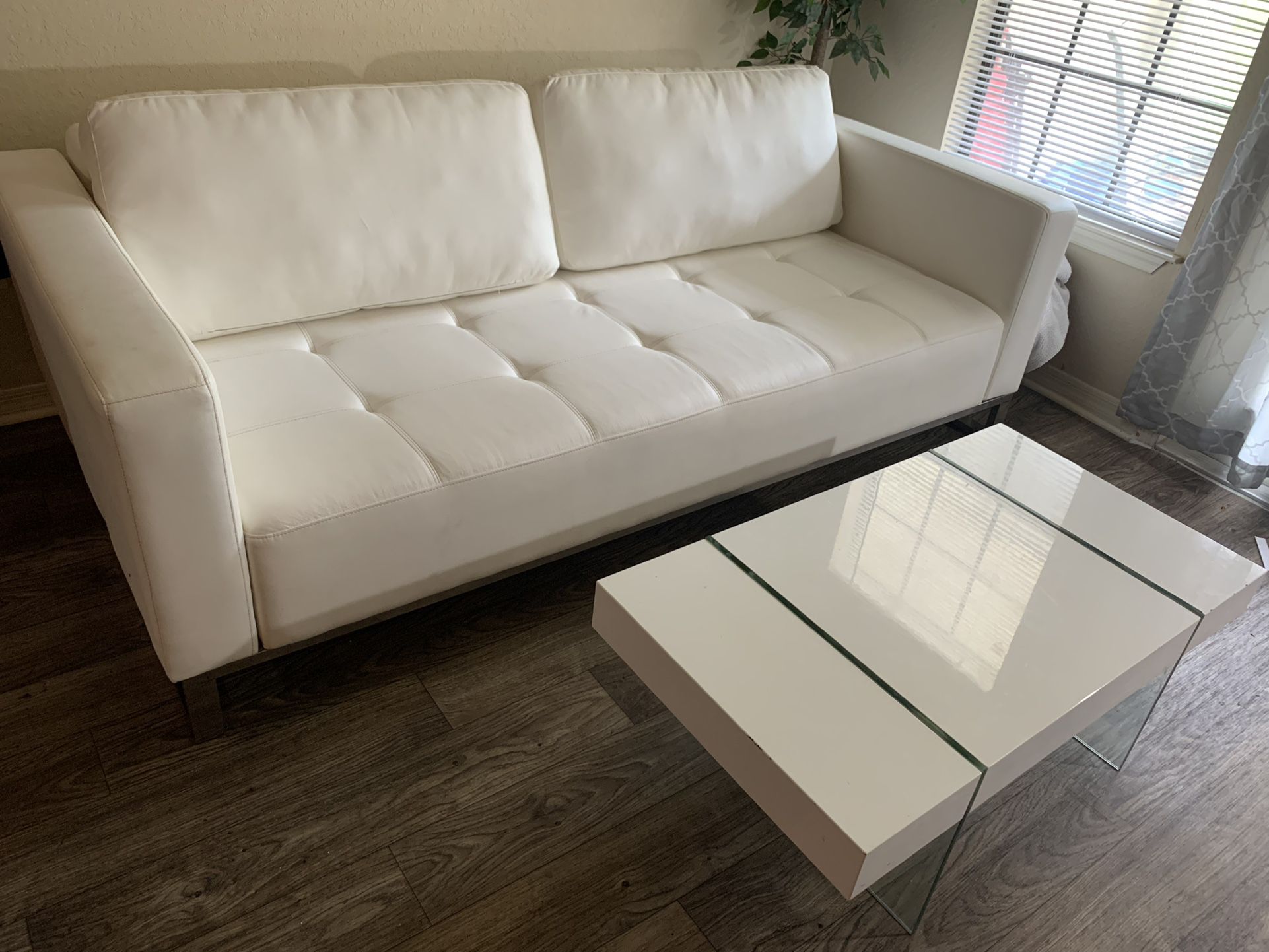 White Leather Couch/sofaBed