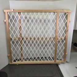 Four Paws Wood Frame Dog Gate with Plastic Mesh, 26-42" by 24" H