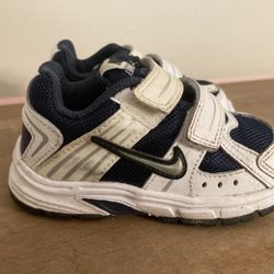 Nike size 5 baby toddler downshifted blue white sneakers shoes