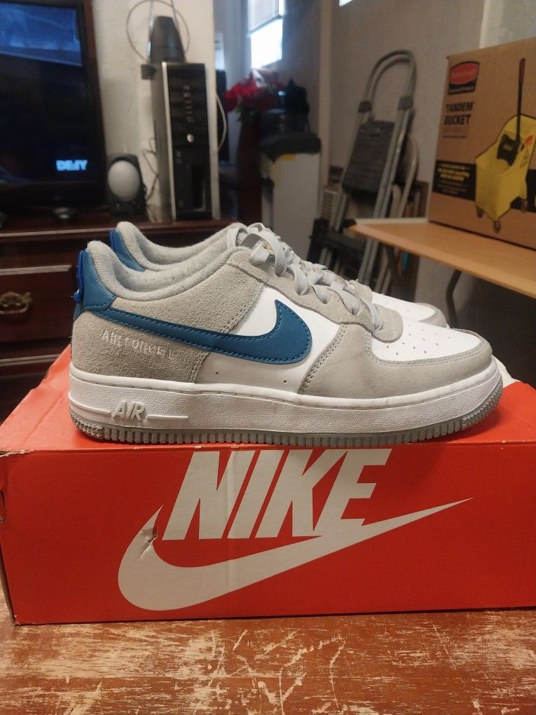 Used NIKE Air Force Low Nike Athletic Club Size