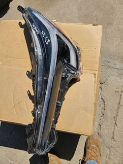 Toyota corolla left Headlight oem