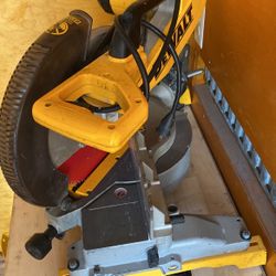 DeWAlt Miter Saw  Dw 706 