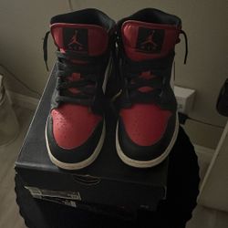 Jordan 1 black/fire red white size 4.5Y