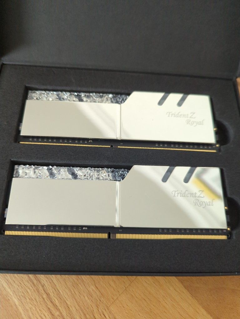 Trident Z Royal DDR4 Ram 16gb Pair