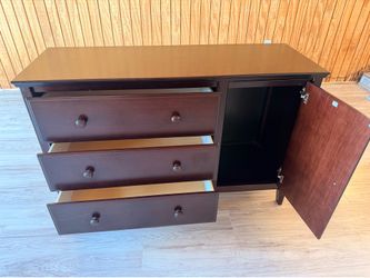 DRESSER