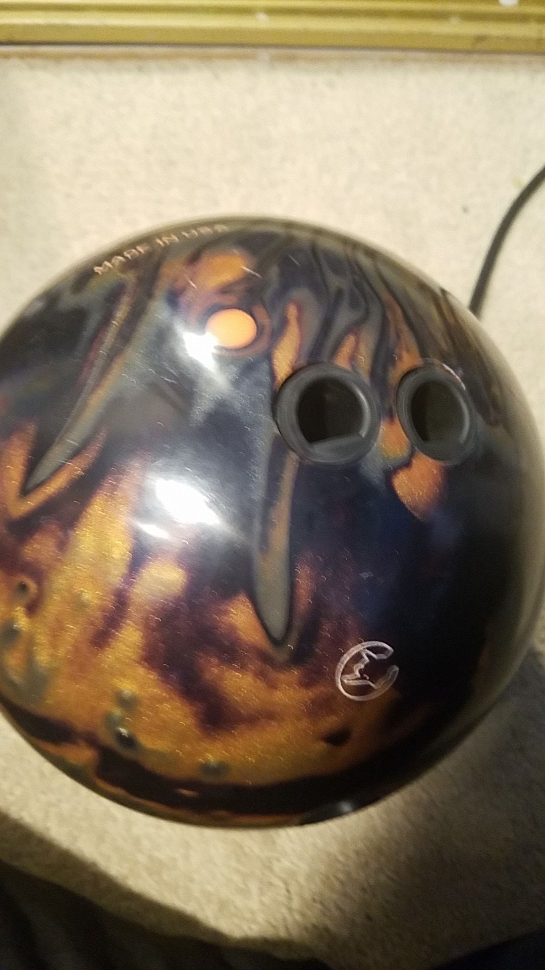 Columbia 300 Resurgence bowling ball