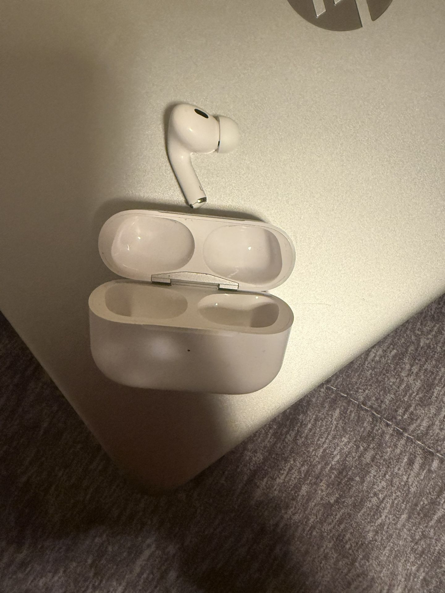 Like New AirPods Pro 2 Lost Right Pair Works Great