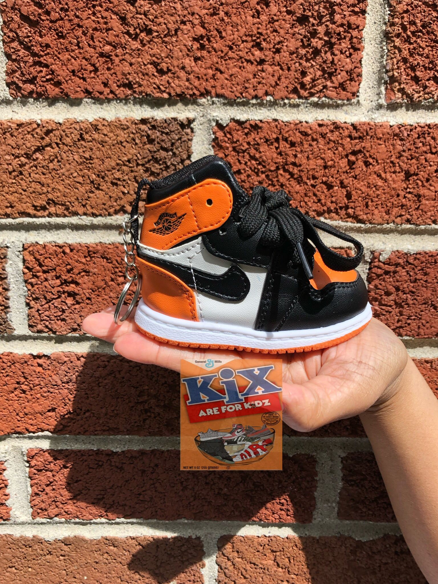 Jordan 1 Shattered Backboard Big Sneaker Keychain 