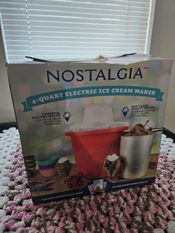 Nostalgia 4-Quart Electric Ice Cream Maker - Like New!