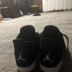 Jordan 4s