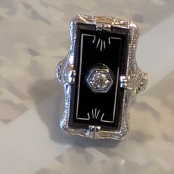 VINTAGE 18K WHITE GOLD AND EMERALD RING
