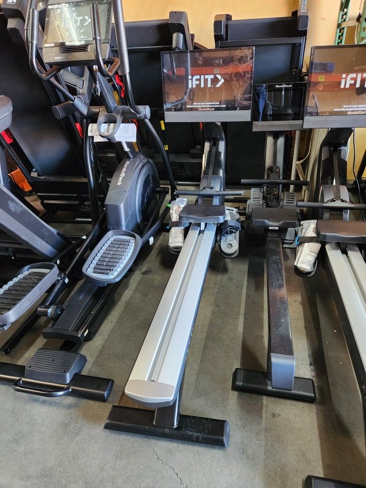 2025 Model Nordictrack RW900 Treadmill- 24" screen - swivel - 1000$