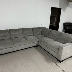 Annadale Fabric Sectional Couch + FREE LOCAL DELIVERY 🚚 