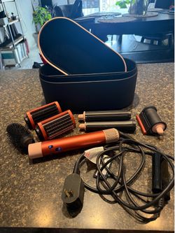 Dyson Airwrap i.d.™ multi-styler and dryer Straight+Wavy Some Attachments