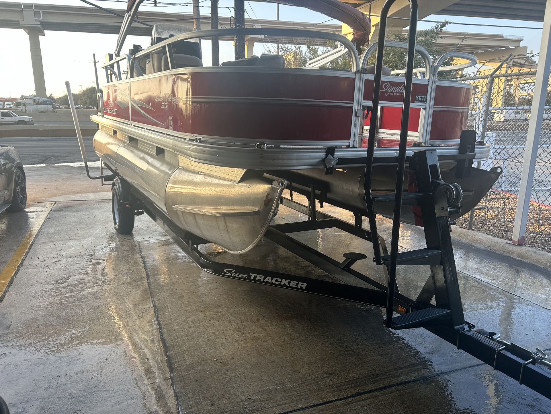 2016 Sun tracker Pontoon boat