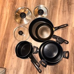 Pots and pans set