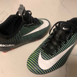 Mercurial Nike Soccer  Cleats  Size 6 