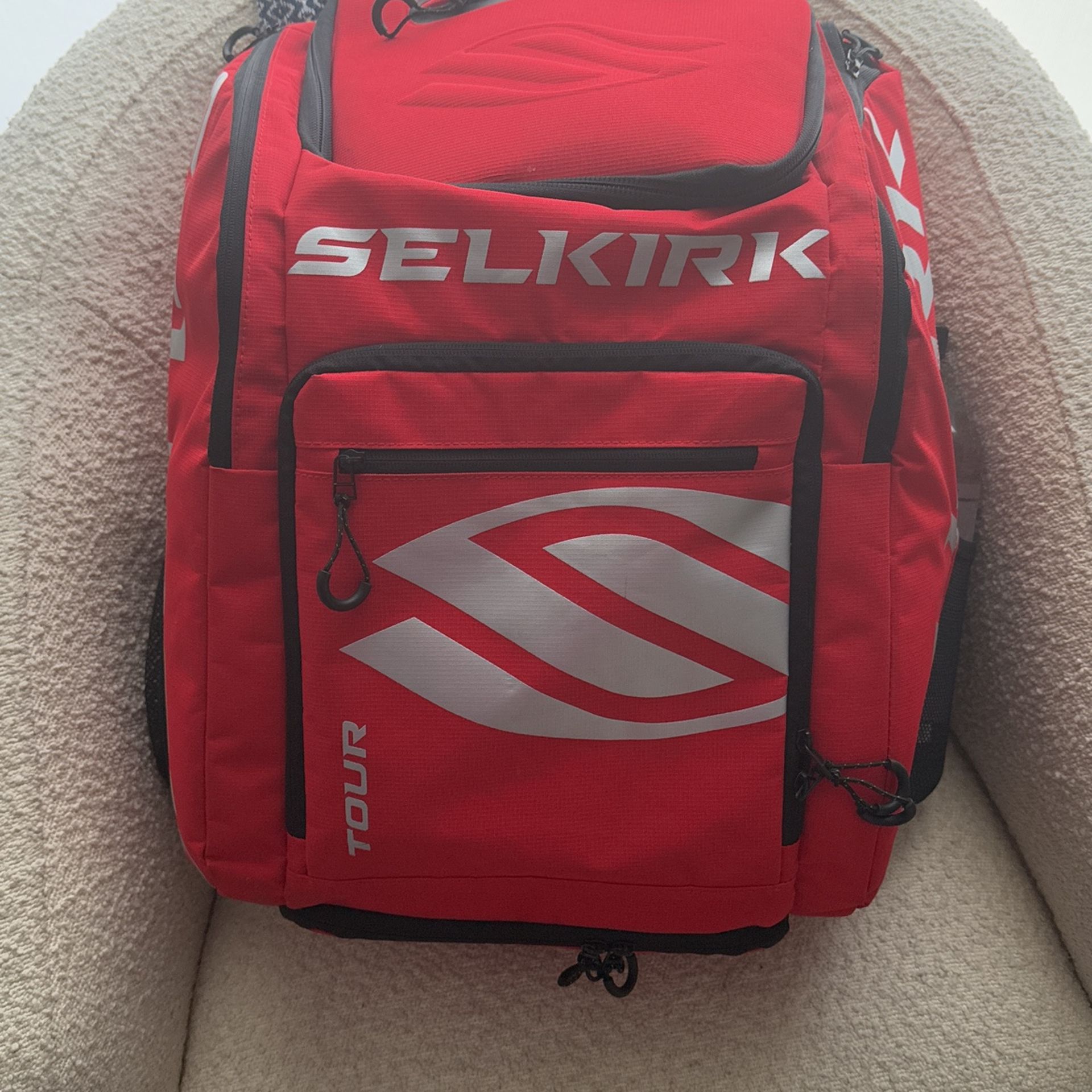 Selkirk Tour Bag (Red)