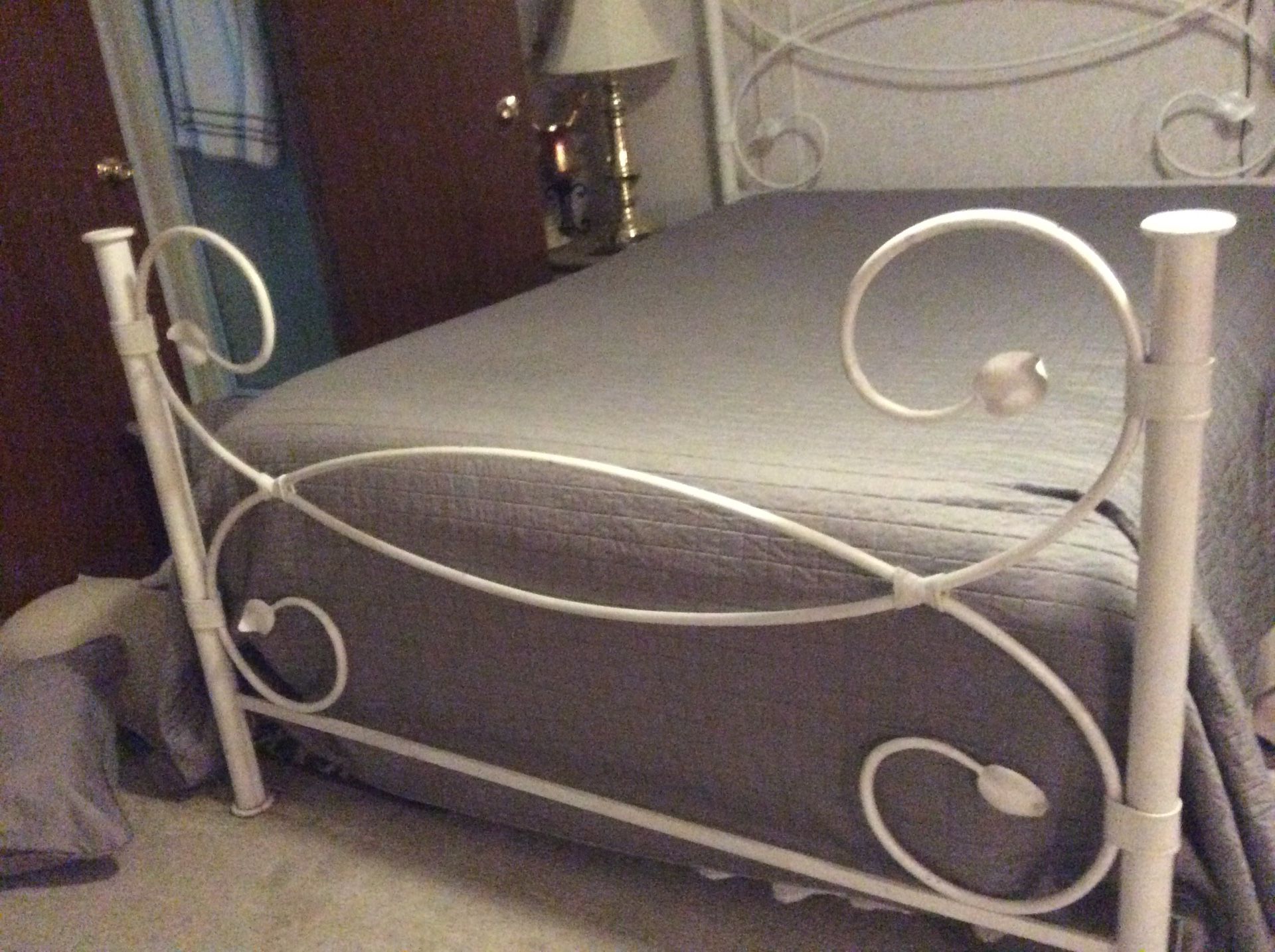 Bed frame, Queen, no mattress