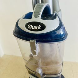 Shark Delux Vacuum Cleaner