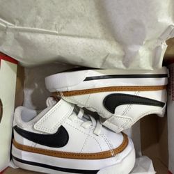 New Nike Court Size 4c