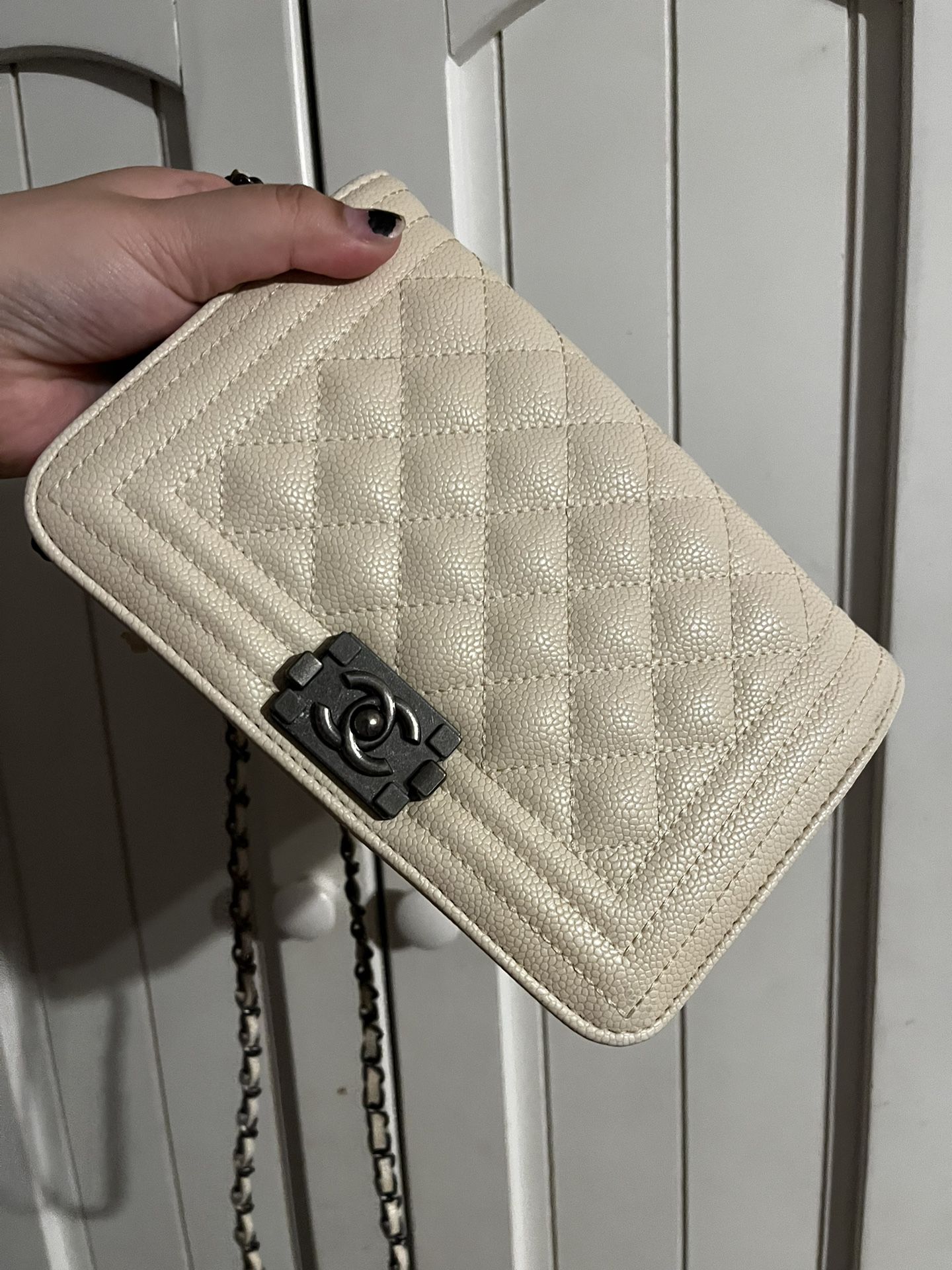 Chanel bag (damaged) for Sale in Dallas, TX - OfferUp