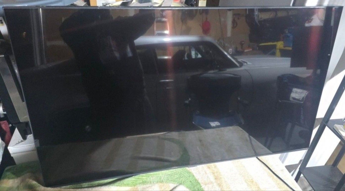 50 inch Broken Samsung 4K Crystal UHD HDR Smart LED TV
