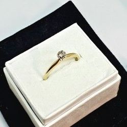 14k Yellow Gold And Diamond Ring