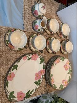 Vintage Franciscan  Desert Rose Dinnerware set .  Collectibles