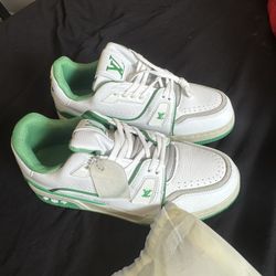 Louis Vuitton Trainer Low #54 size 9
