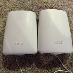 Orbi RBR50 Mesh System And Extender 