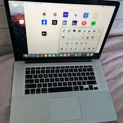 Clean 2015 15” MacBook Pro Retina Display i7 1TB
