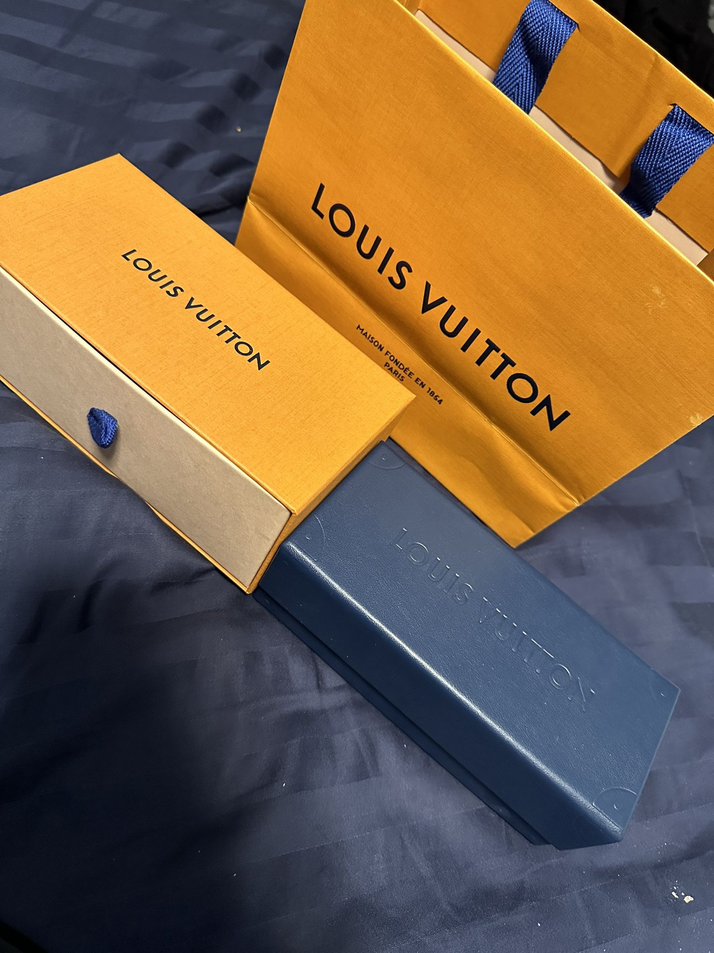 Louis Vuitton Waimea L Sunglasses for Sale in Orange, CA - OfferUp
