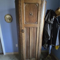 Single Door Oak Armoire 