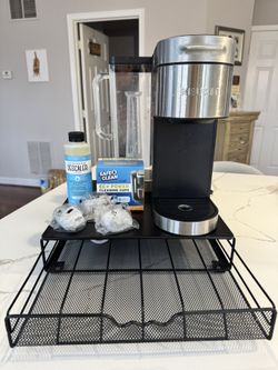 Keurig k Cup  Supreme Coffee Maker with Accessories