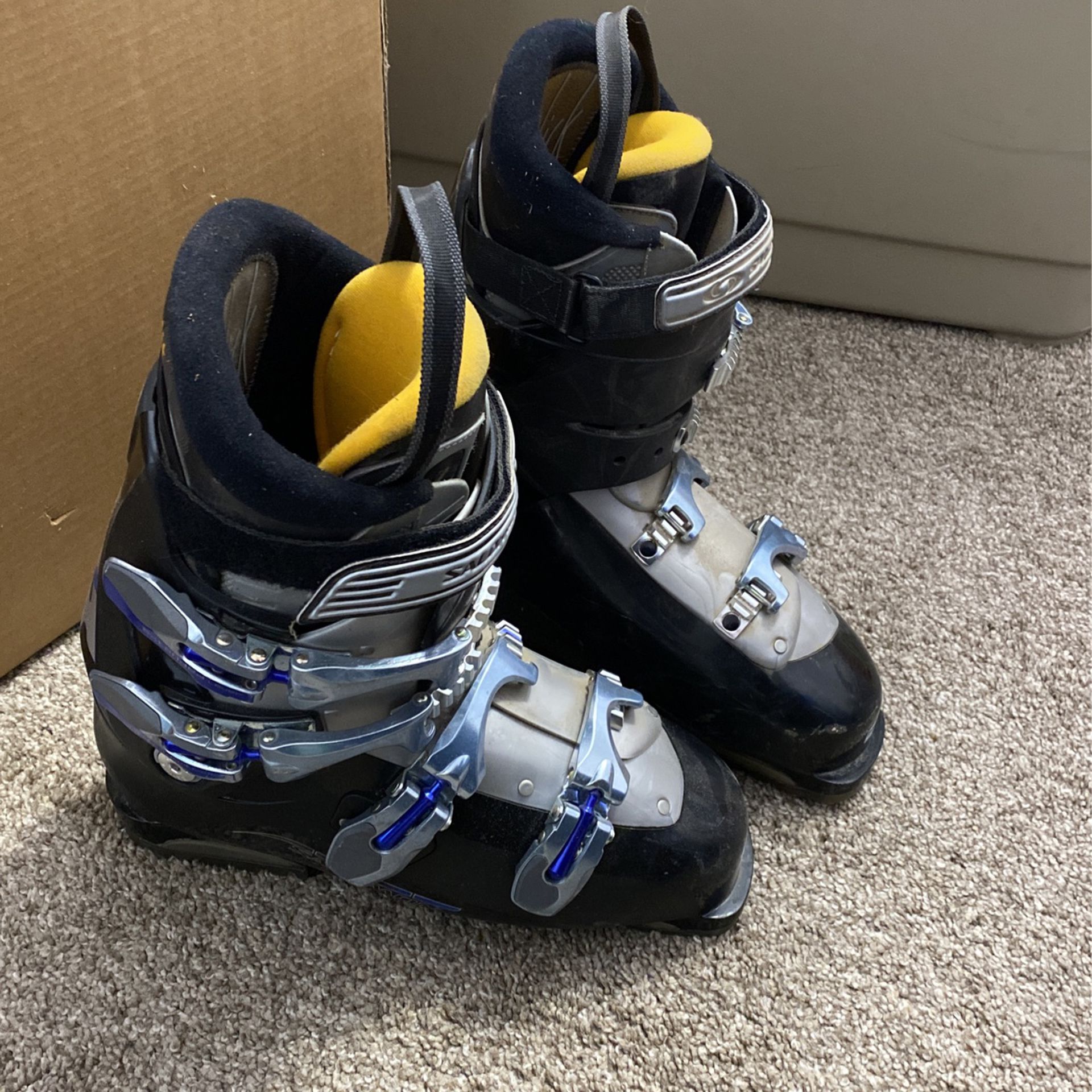 Salomon Performa 7 Ski Boots Size 27.5 