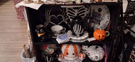 House full of collectibles must sell now, moving out of state