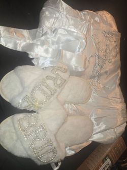 Bride robe and slippers size 5/6 * new