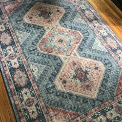 5x7 Accent Rug , Like New 