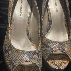 NWOT Size 7M Bandolino Peep Toe Pumps