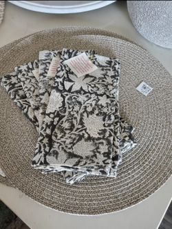 World Market...4 new Placemats & 4 new Cloth Cotton/Linen Napkins.