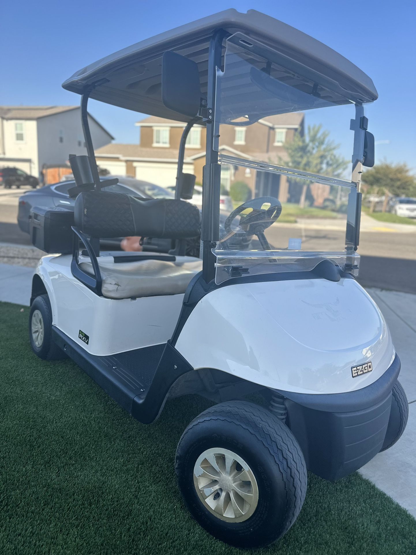 EZGO RXV ELITE Golf Cart