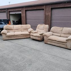 Couch  Recliner  Love Seat Comb 