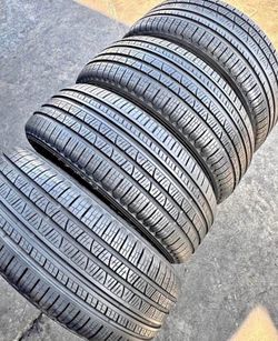 🚘🚨235/50r19 marca PIRELLI con 80% de vida las 4