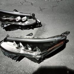 2017-2019 Toyota Mirai Headlights (Xenon Hid) With All The Accessories OEM.