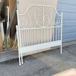 😍FULL SIZE METAL BED FRAME IN WHITE COLOR😍